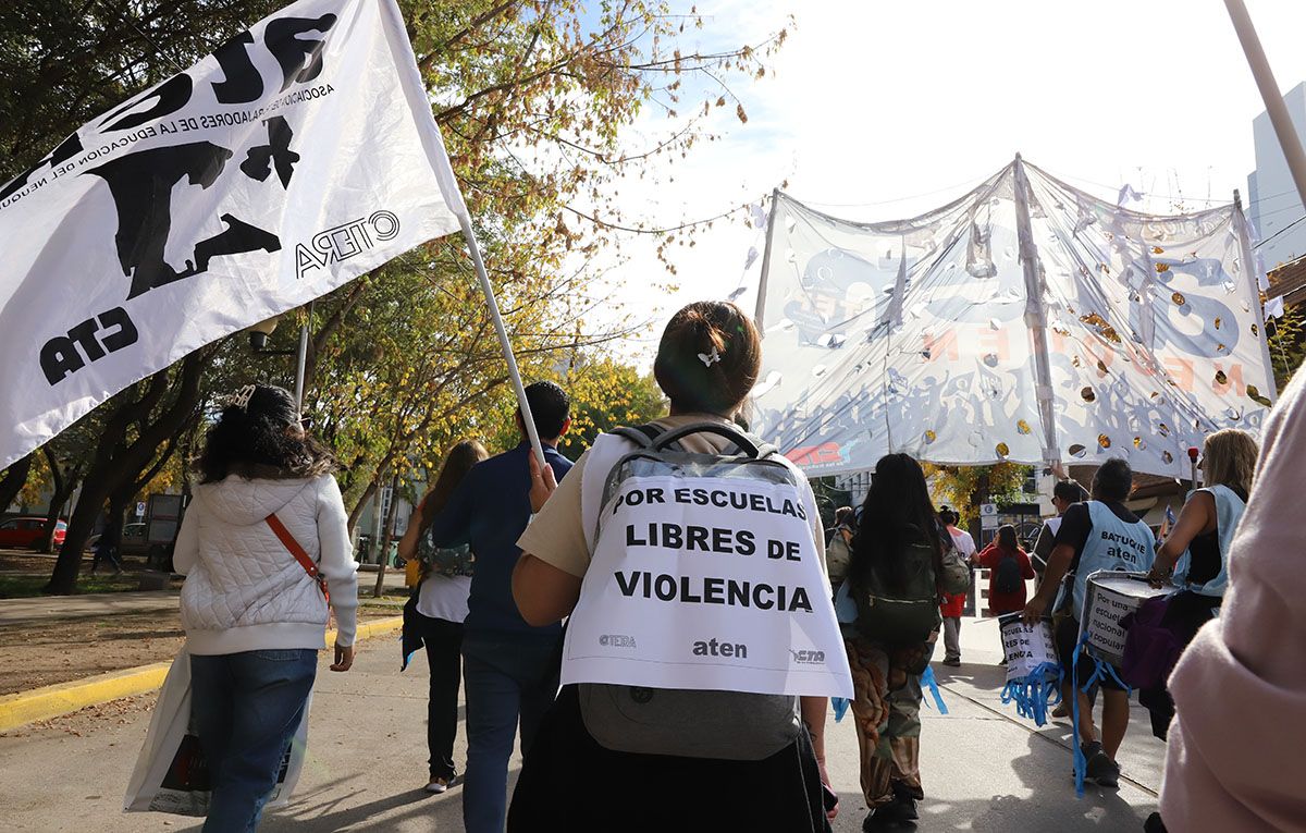 En la escuela donde agredieron a las directoras por ahora no volverán a clases