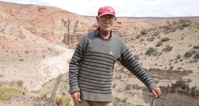 Dionide Mesa, el baqueano de Chubut que halló el bicharracosaurus. Dionide Mesa, el baqueano de Chubut que halló el bicharracosaurus.