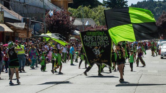 san martin celebro con anuncios de obras y un colorido desfile