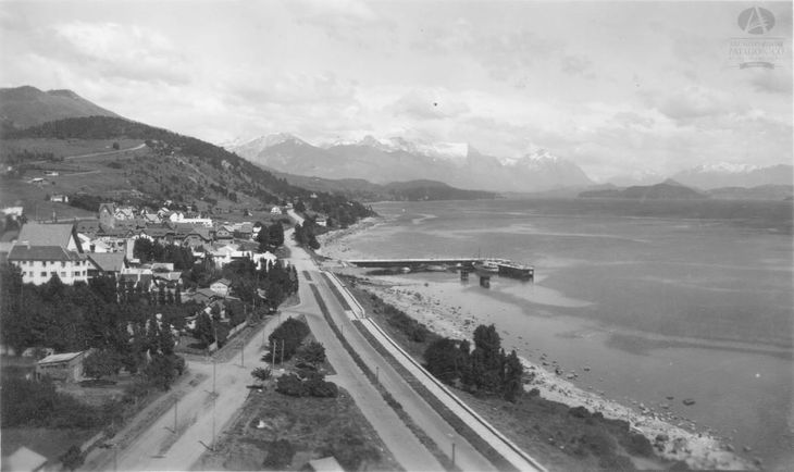 Bariloche, la ciudad que mira al lago. Foto: Archivo Visual Patagónico. Bariloche, la ciudad que mira al lago. Foto: Archivo Visual Patagónico.