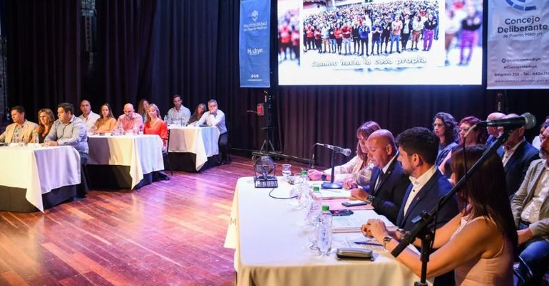 El intendente Gustavo Sastre anunció el fin del estacionamiento medido en la apertura de sesiones ordinarias del Concejo Deliberante de Puerto Madryn. El intendente Gustavo Sastre anunció el fin del estacionamiento medido en la apertura de sesiones ordinarias del Concejo Deliberante de Puerto Madryn. 