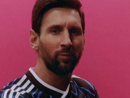 con messi como modelo, la seleccion presento la camiseta alternativa para el mundial: como es y cuanto cuesta con messi como modelo, la seleccion presento la camiseta alternativa para el mundial: como es y cuanto cuesta