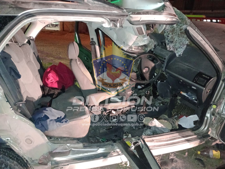 En el auto, también viajaban como acompañantes un joven de 31 años, una mujer de 30 y un niño de 6. En el auto, también viajaban como acompañantes un joven de 31 años, una mujer de 30 y un niño de 6.