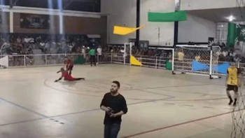 El arquero Pixe perdió la vida tras desplomarse durante la definición por penales en un torneo amateur. El arquero Pixe perdió la vida tras desplomarse durante la definición por penales en un torneo amateur.