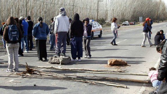 Desocupados cortan la Ruta 7 a la altura de la Picada 13