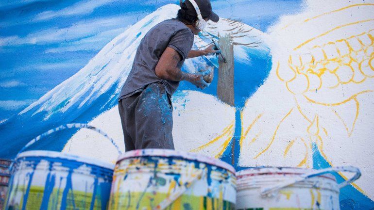 Zapala tuvo una variada y colorida feria de arte