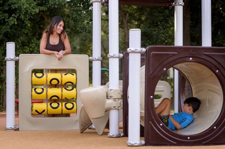 Antonela Roccuzzo, la esposa de Lionel Messi, llevó a sus hijos a un patio de juegos de una escuela y sorprendió a todos. Antonela Roccuzzo, la esposa de Lionel Messi, llevó a sus hijos a un patio de juegos de una escuela y sorprendió a todos.