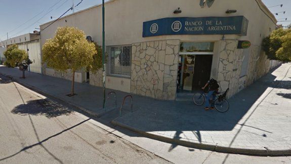Brutal agresión a una joven por cheta y bonita