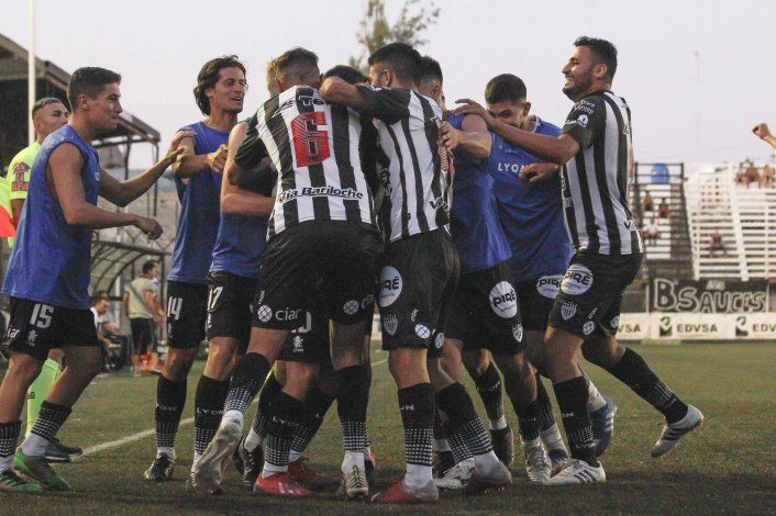 Cipo viene de dejar en el camino a Ferro de Pico.