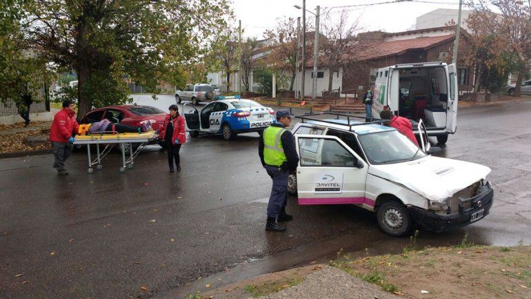 Dos conductores resultaron heridos en un accidente cerca del CPE