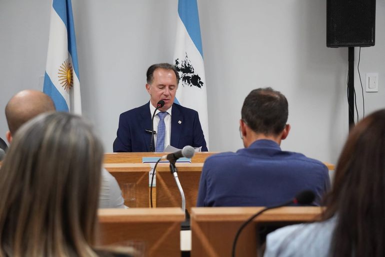 En medio de la investigación judicial, Bertolini abrió las sesiones y aseguró estar firme y a disposición