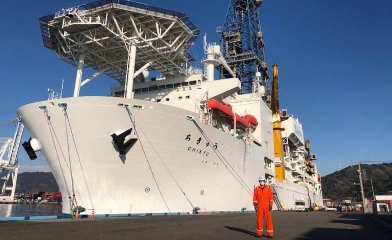 Orgullo de mamá: de vender diarios en Cipo para ayudar en casa a reactivar el barco científico Chikyu