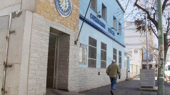 Se hizo pasar por vendedor ambulante y robó en un club  