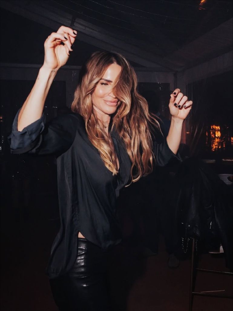 María Vázquez eligió el negro como color de su vestimenta. María Vázquez eligió el negro como color de su vestimenta.