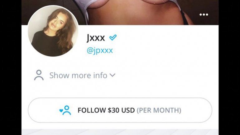 Vende fotos en topless por internet y dona la plata a los necesitados