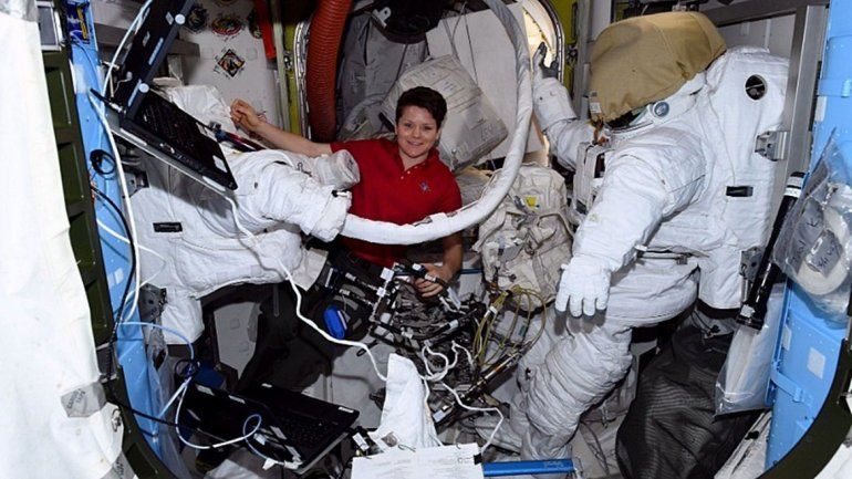 La caminata espacial de mujeres fue suspendida