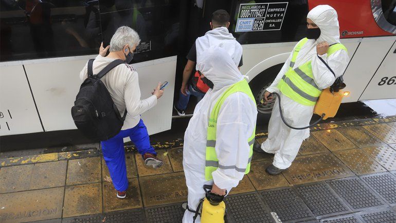 Los casos de coronavirus volvieron a subir y marcaron un récord de 7.147