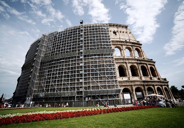 El Coliseo romano ya va recuperando esplendor