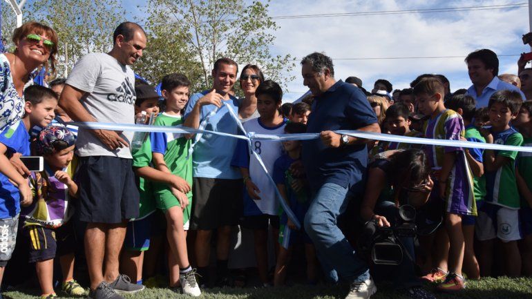 Maronese cumplió uno de sus sueños: el césped sintético