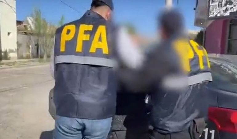 La detención del dueño de una ferretería de Puerto Madryn, de nacionalidad boliviana, acusado de ser uno de los cabecillas de una banda narco. 