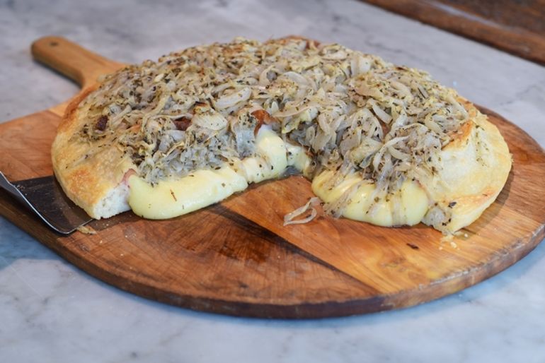 Una receta de fuggazzetta para hacer en casa. Una receta de fuggazzetta para hacer en casa.