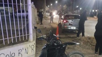 El asaltante escapó de la policía y en la esquina del hospital chocó el Fiat que manejaba contra una columna. El asaltante escapó de la policía y en la esquina del hospital chocó el Fiat que manejaba contra una columna.