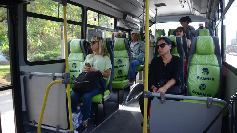 El transporte público de colectivos en la ciudad de Neuquén ahora incopora el QR como forma de pago. 