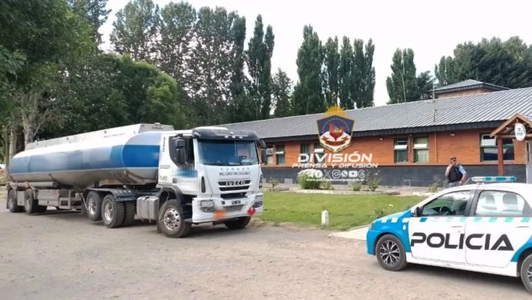 Chofer de camión cisterna detenido por robar el combustible que llevaba