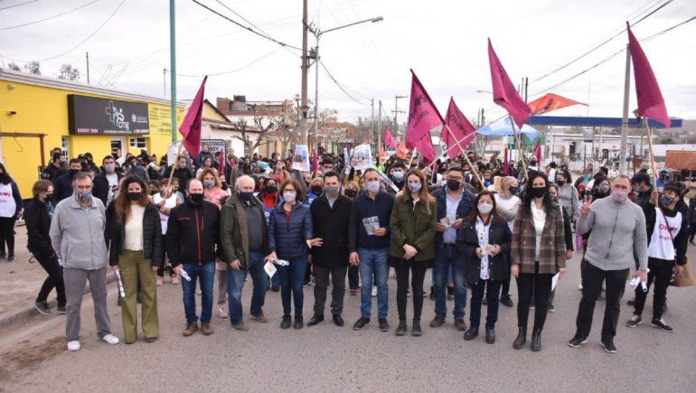 Los candidatos del Frente de Todos caminaron los barrios del Oeste