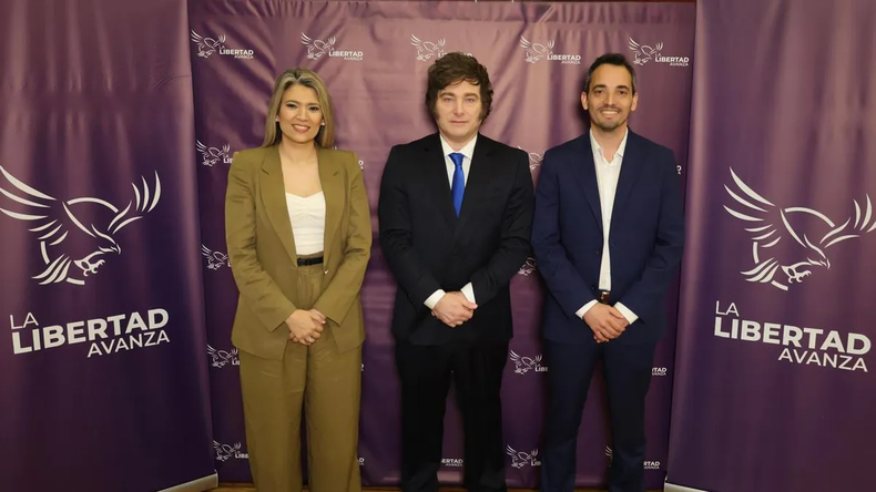 El presidente Javier Mile, junto a Nadia Márquez y Gastón Riesco.