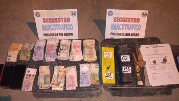 los detuvieron con dos ladrillos de marihuana y mas de $20 mil los detuvieron con dos ladrillos de marihuana y mas de $20 mil