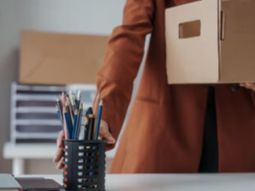 El juzgado consideró que llegar fuera de la hora establecida afectó la confianza y justificó el despido disciplinario. El juzgado consideró que llegar fuera de la hora establecida afectó la confianza y justificó el despido disciplinario.