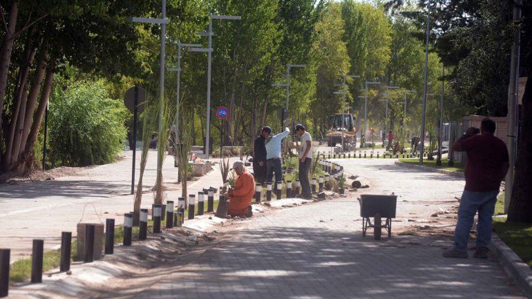 Ayer se realizaban las tareas finales en sectores parquizados.&nbsp;