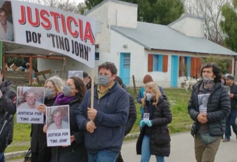 Una marcha en tiempos de barbijos, pidiendo justicia por Tino John. Una marcha en tiempos de barbijos, pidiendo justicia por Tino John. 