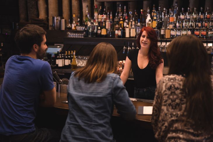 La salud y la conveniencia guían las decisiones. El alcohol no desaparece, simplemente se reinventa para las nuevas generaciones. La salud y la conveniencia guían las decisiones. El alcohol no desaparece, simplemente se reinventa para las nuevas generaciones.