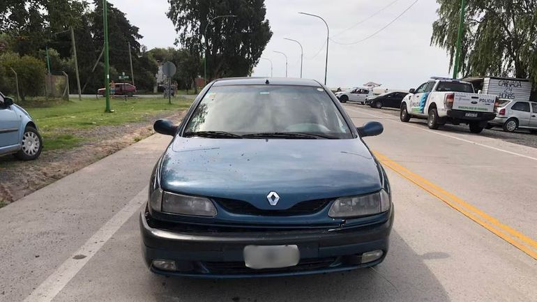 Manejaba borracho, atropelló a una nena, intentó fugarse y los vecinos lo atraparon: video