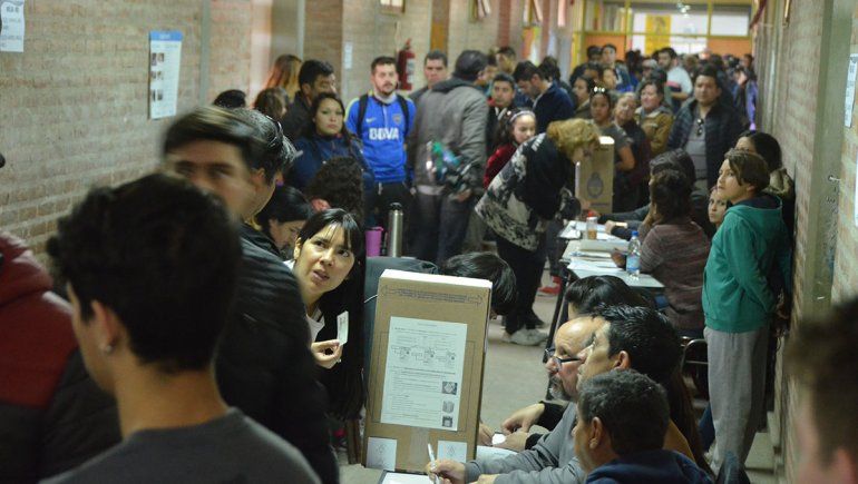 Las dificultades de octubre para el macrismo y el MPN