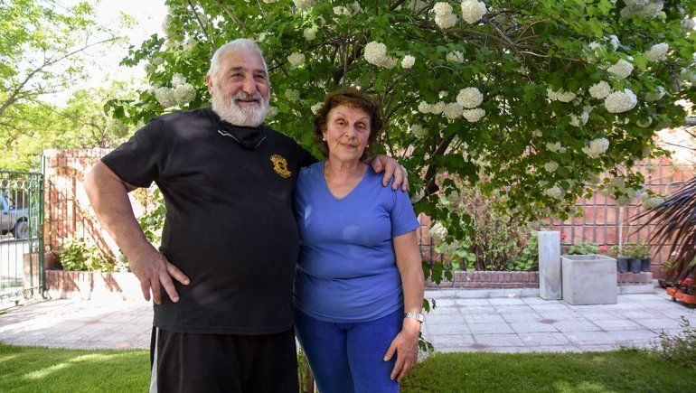 Ana María y Rubén en el vivero de la casa de Alta Barda.
