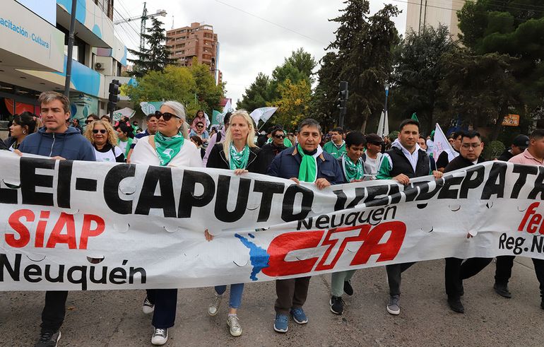 ATE realizó una convocatoria propia a marchar por el centro neuquino