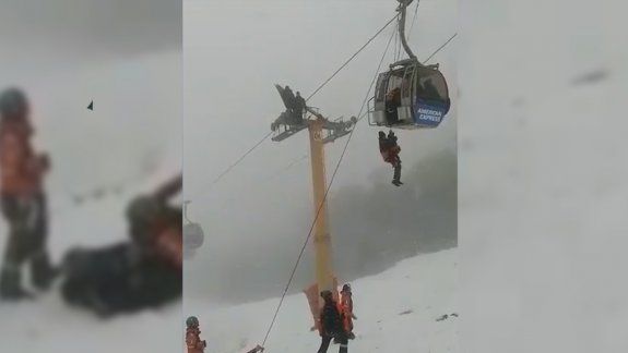 Rescataron a seis personas de un teleférico en el Bayo