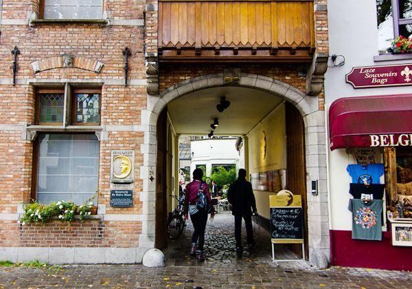 El pueblo de Brujas tendrá el primer “birraducto” mundial