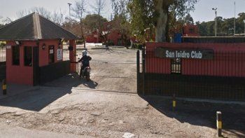 debe 800 mil pesos de cuota alimentaria y le prohibieron entrar a un club de rugby