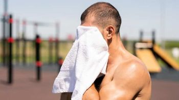 Un médico con fuerte presencia en redes sociales puso el tema en discusión y explicó por qué conviene esperar antes de bañarse. Un médico con fuerte presencia en redes sociales puso el tema en discusión y explicó por qué conviene esperar antes de bañarse.