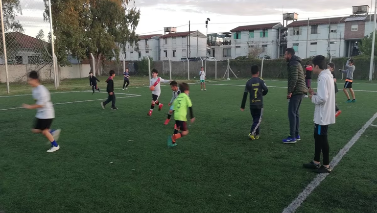 Testigos aseguran que la estructura estaba en mal estado en el complejo de fútbol Testigos aseguran que la estructura estaba en mal estado en el complejo de fútbol