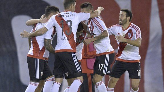 River festejó el punto que le dio la clasificación a los octavos de final de la Copa Libertadores de América. Es el segundo equipo argentino clasificado, junto a Godoy Cruz de Mendoza.