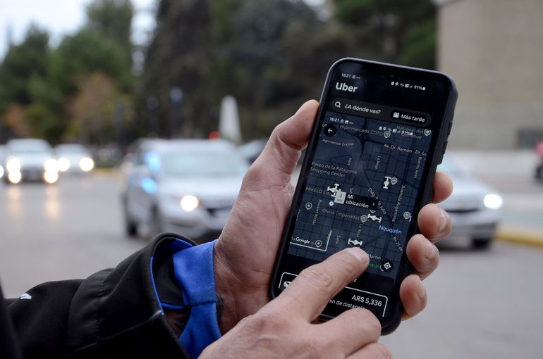 Las apps de transporte como Uber, Cabify, DiDi y otras ya se empieza na habilitar en Centenario, como en otras ciudades del Alto Valle.