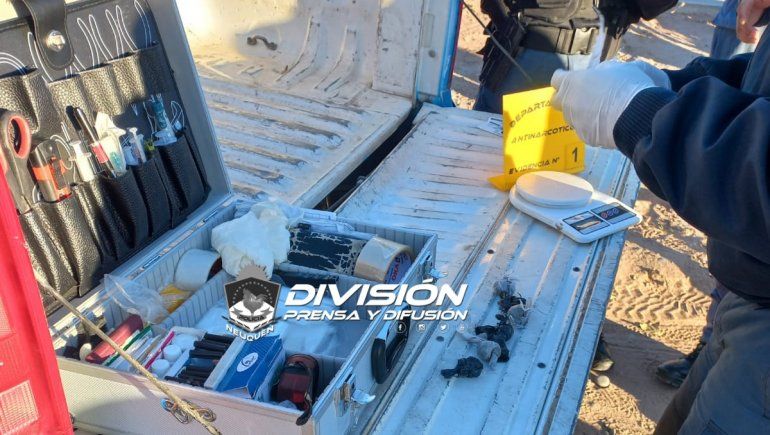 La Policía atrapó a dos jóvenes en plena entrega de droga