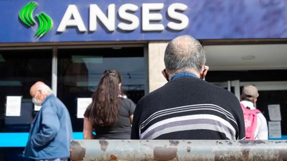 El Gobierno confirmó cuál es el monto del bono de abril 2025 para jubilados de Anses