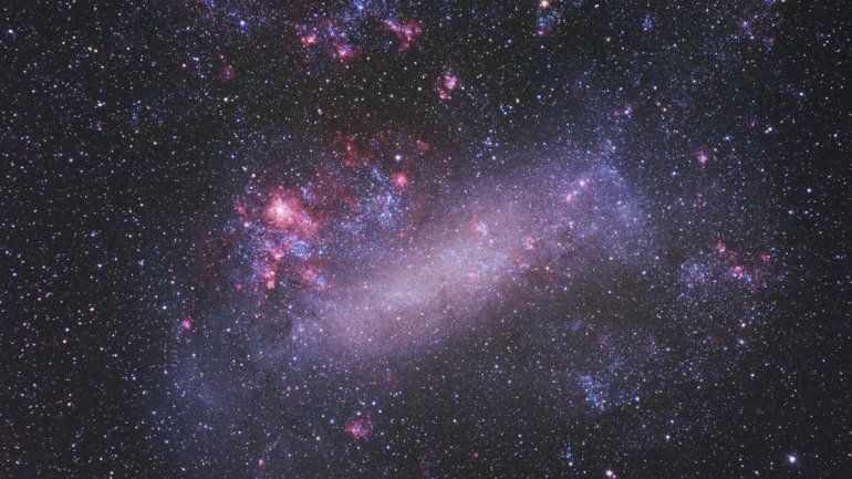 Estos cuerpos, al final de sus vidas, pueden explotar en espectaculares supernovas y generar así las estrellas de neutrones y agujeros negros. Estos cuerpos, al final de sus vidas, pueden explotar en espectaculares supernovas y generar así las estrellas de neutrones y agujeros negros.