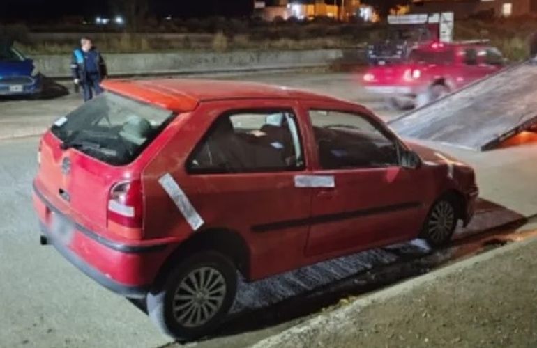 El Volkswagen secuestrado en Trelew tras el hallazgo de 400 gramos de cocaína. El Volkswagen secuestrado en Trelew tras el hallazgo de 400 gramos de cocaína.